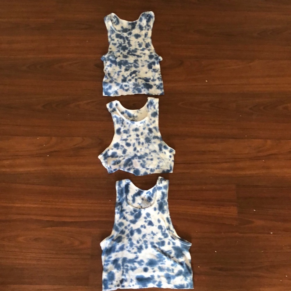 Cropped tie dye tanks - Picture 3 of 3